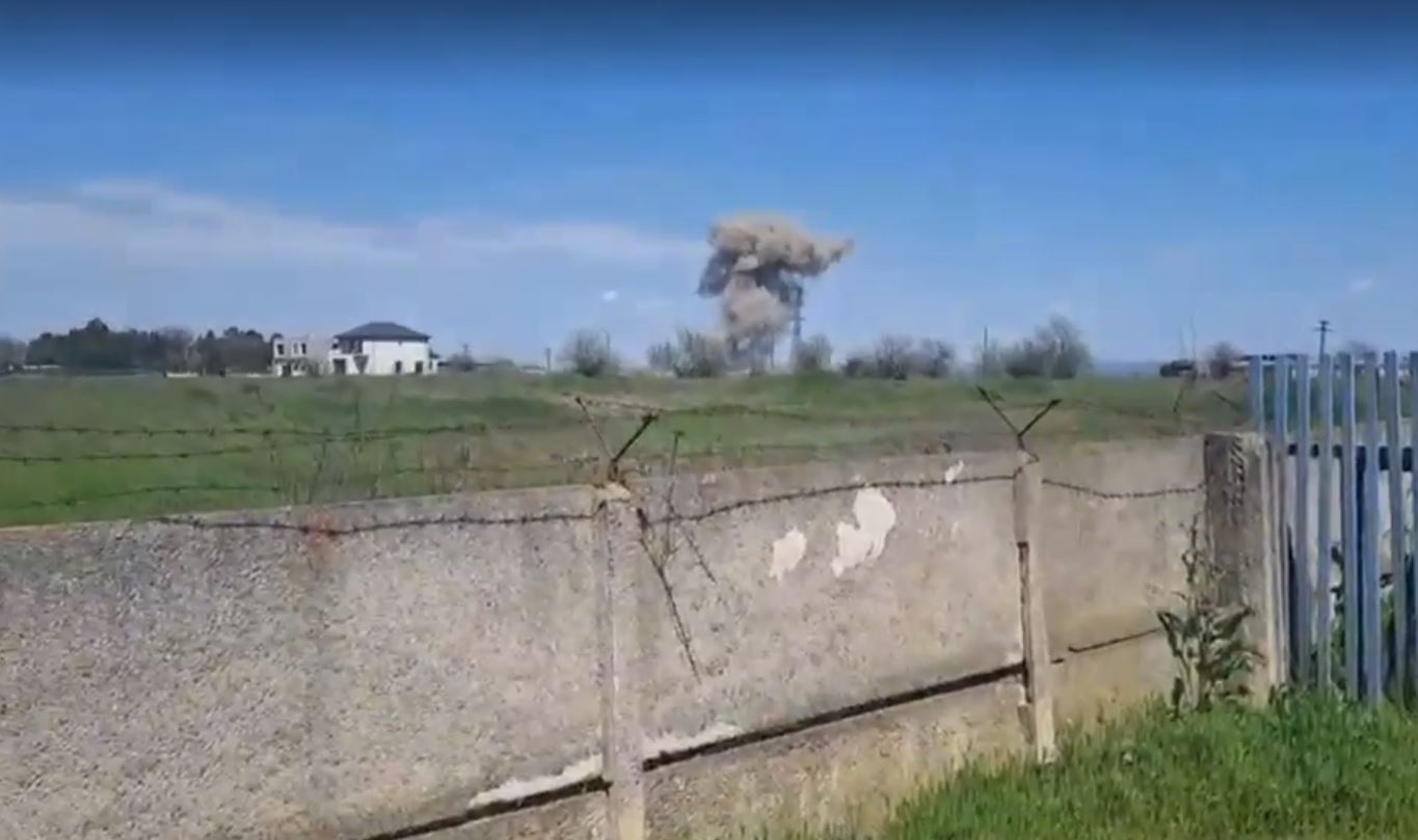 VIDEO Momentul în care drona cu încărcătură explozivă căzută în Galați a fost detonată