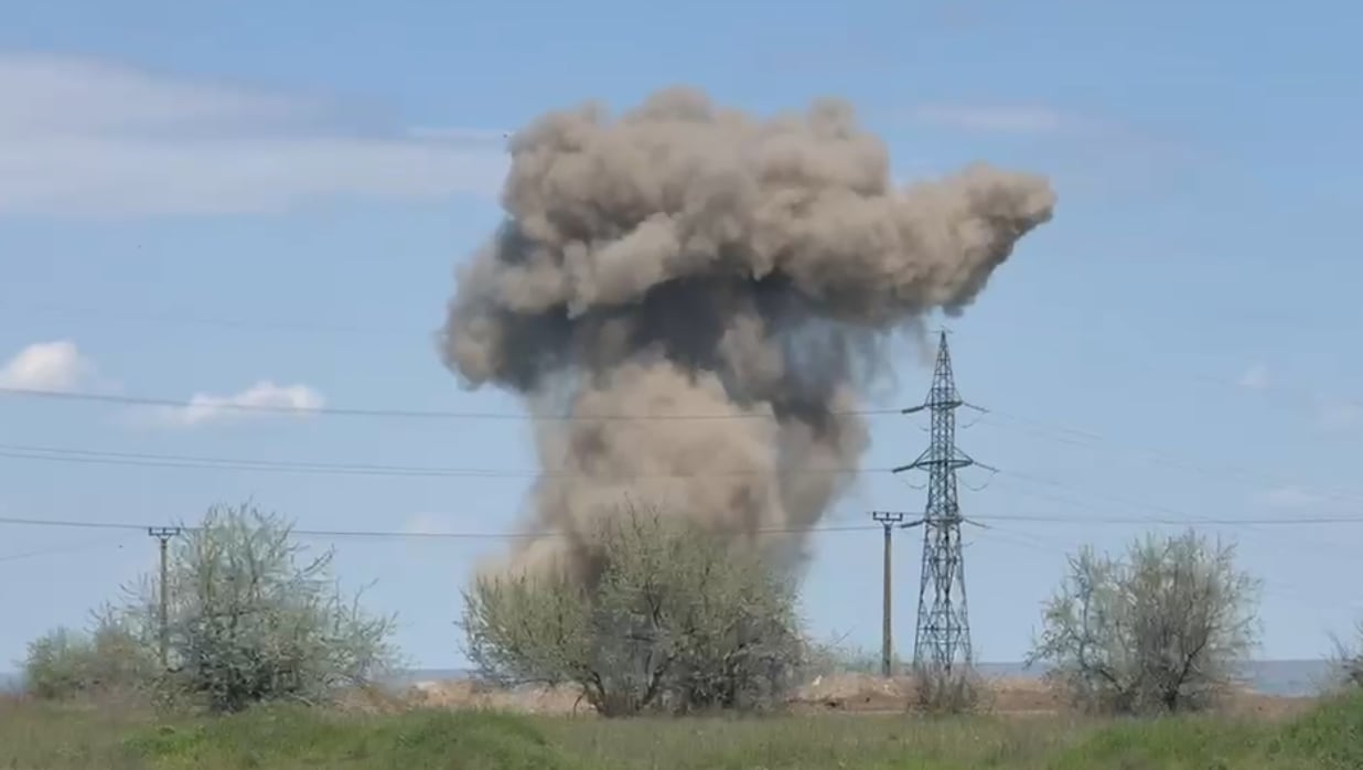 Momentul în care drona cu încărcătură explozivă căzută în Galați a fost detonată