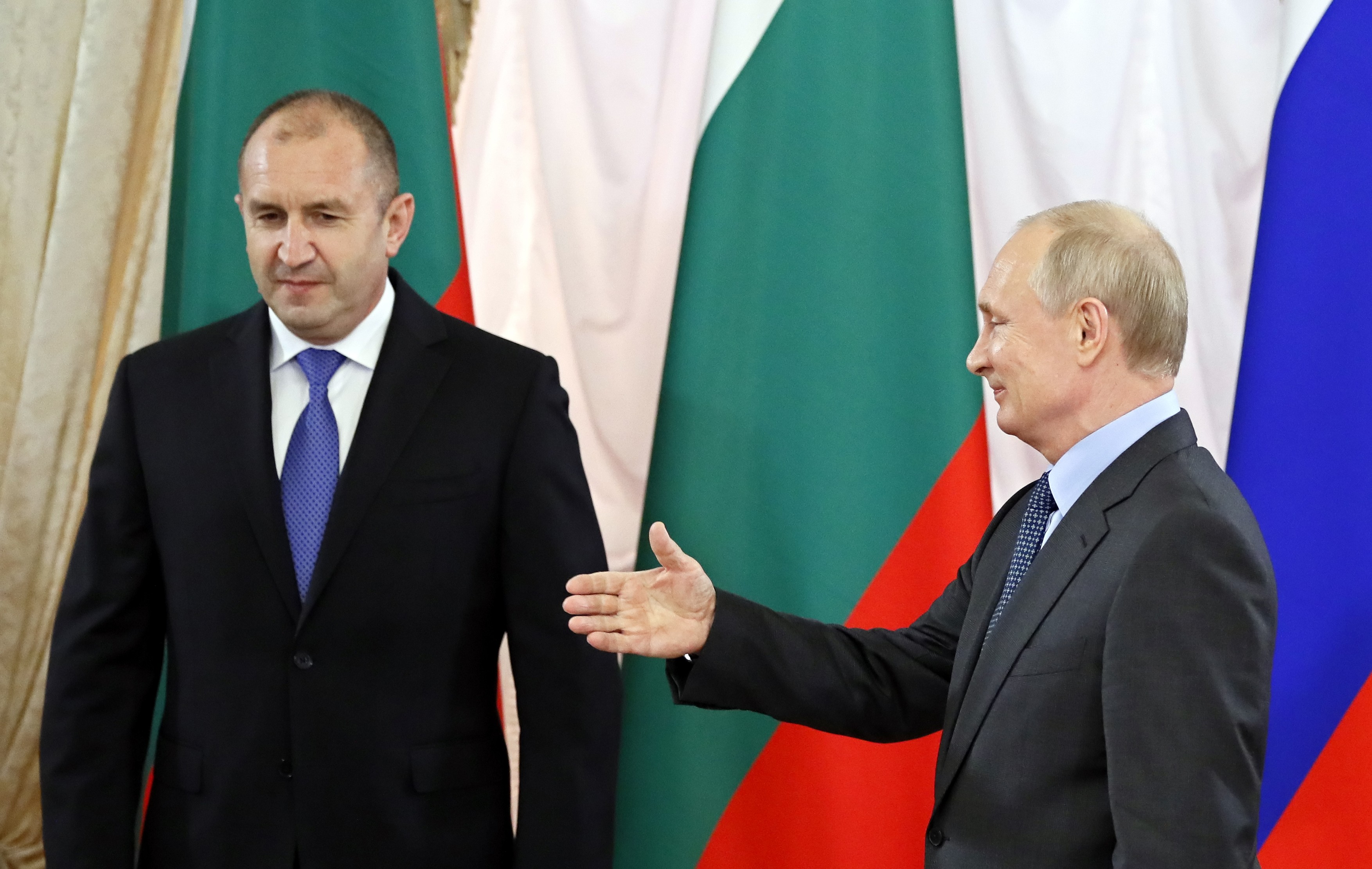 De ce noul lider al Bulgariei, „provincialul” Rumen Radev, s-ar putea, totuși, să nu devină noul „cal troian” al lui Vladimir Putin