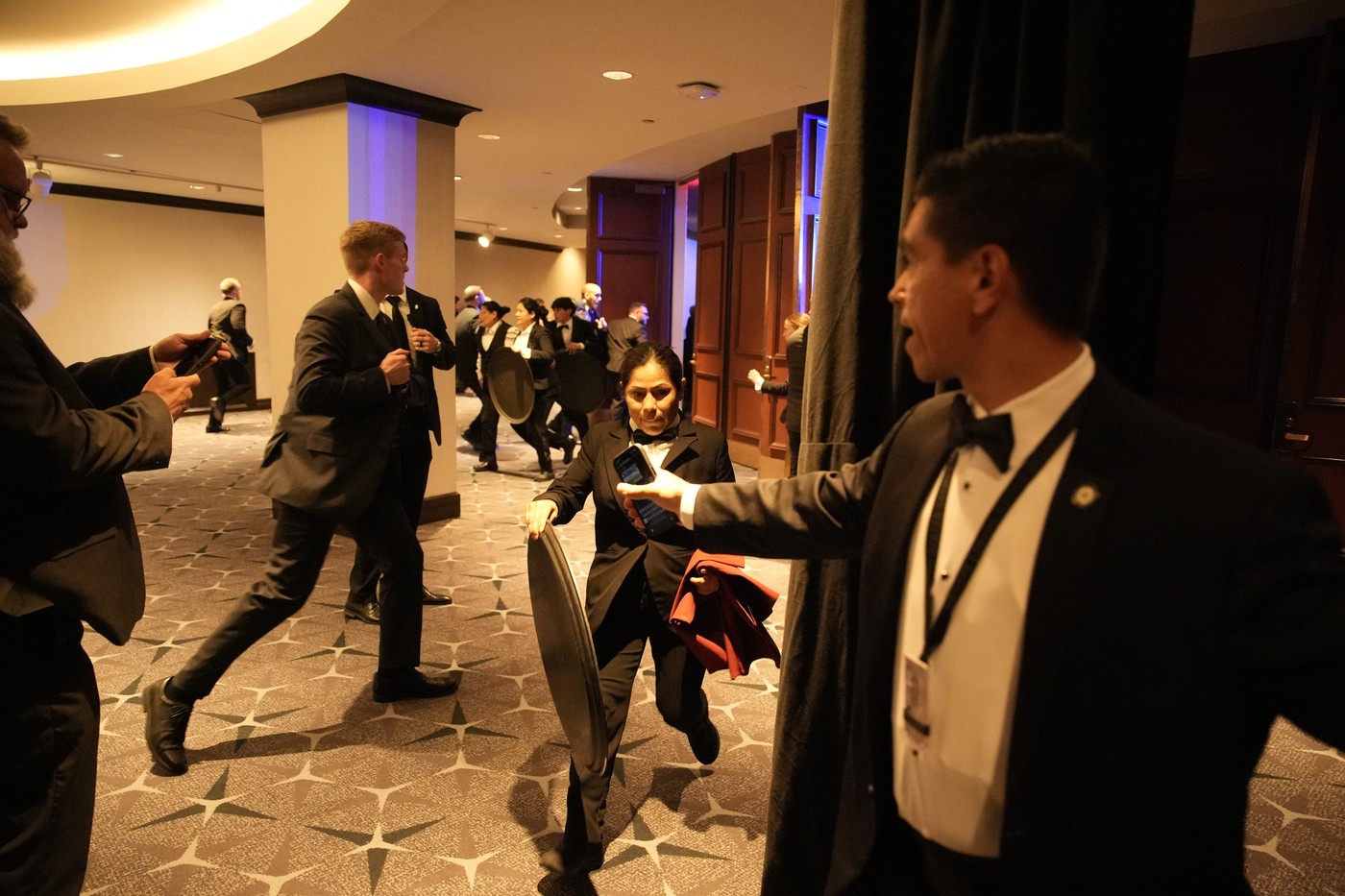 Toții ochii, pe dispozitivul de securitate de la dineul la care participa Trump: posibile carențe, verificate