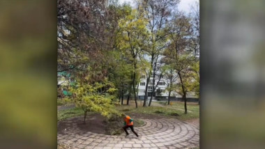 roman face curat pe alei in bulgaria