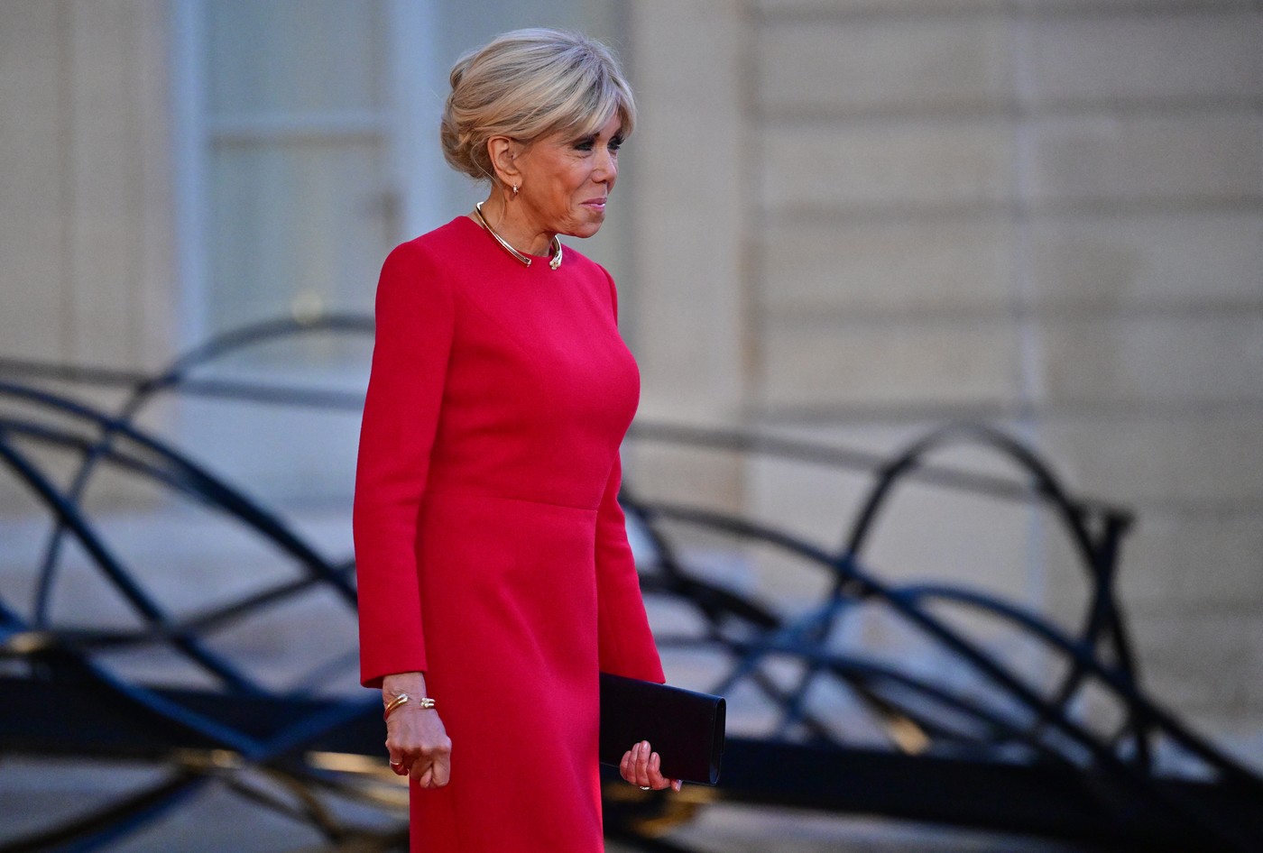 Brigitte Macron, soția președintelui Franței, se declară tristă. „Am văzut întunecimea lumii, prostia, răutatea”