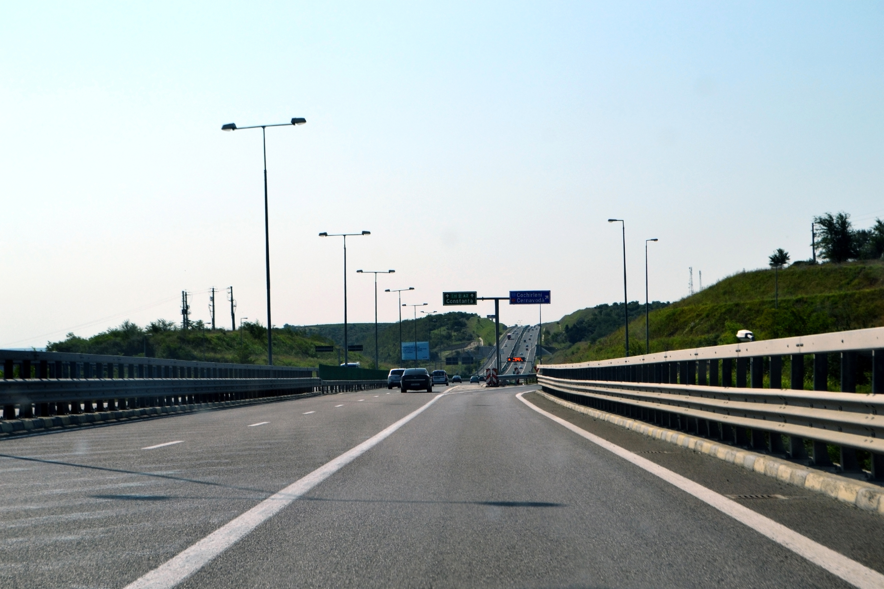 Cât costă taxa de pod Fetești-Cernavodă în 2026: Cum se plătește și ce amenzi riscă șoferii care nu achită trecerea