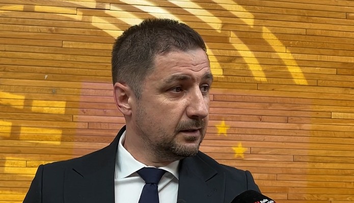 „A fost chiar distractiv cum s-au chinuit să ne curețe de etichete”. Eurodeputat AUR, despre negocierile cu partidele din Coaliție