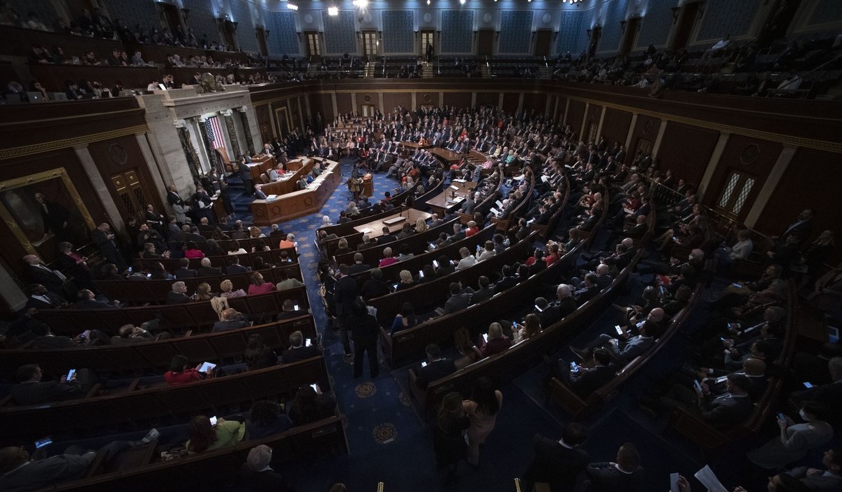 Democraţii din Congresul SUA încearcă din nou să limiteze prerogativele lui Trump privind operaţiunile militare