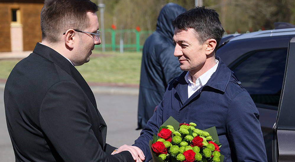 Alexandru Balan, întâmpinat cu flori în Belarus şi prezentat de presa de la Minsk drept „spion belarus repatriat”