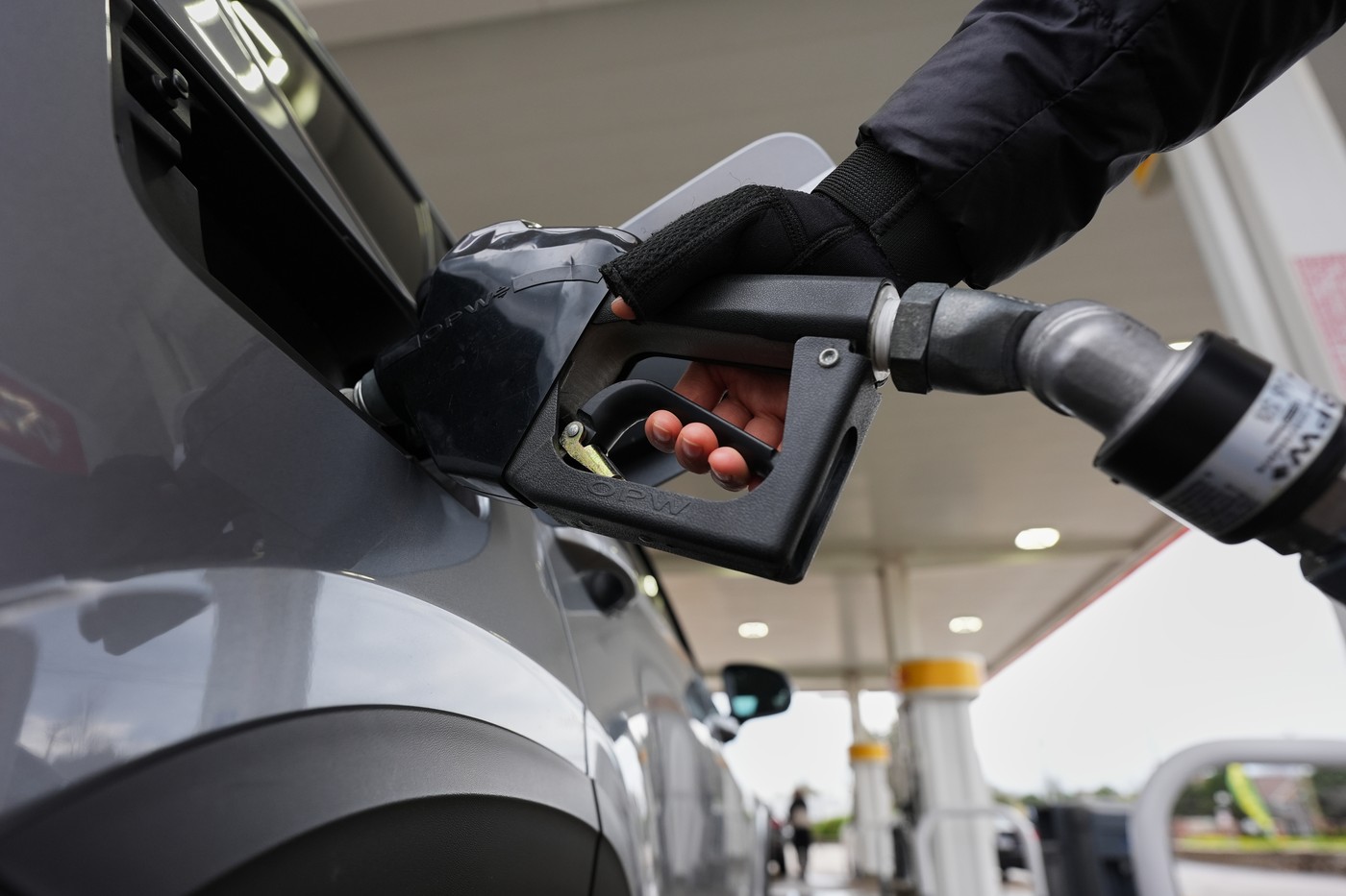 Prețurile la carburanții din SUA ating cel mai ridicat nivel din ultimii patru ani. Experții trag un semnal de alarmă