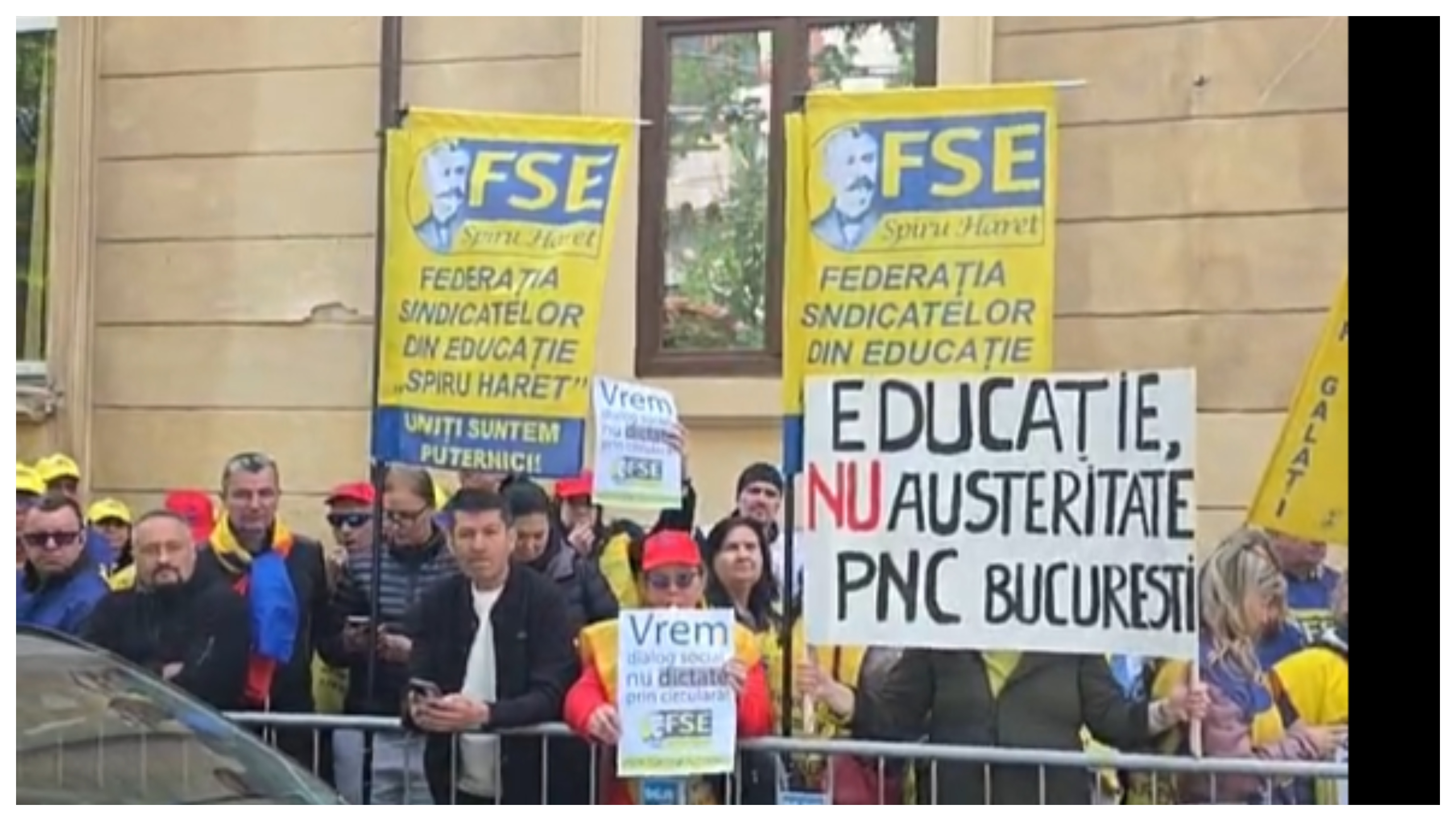 Protest al profesorilor în fața Ministerului Educație. „Nu ne obligaţi să intrăm din nou în grevă”