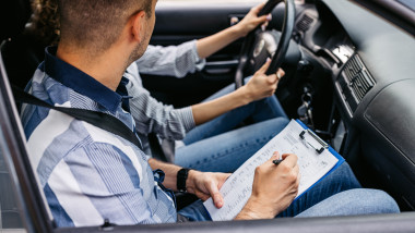 Dosar acte permis auto. Foto Getty Images