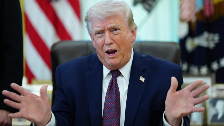 Trump amenință din nou Iranul și publică o poză în care ține în mână o pușcă: „S-a terminat cu rolul de băiat bun”