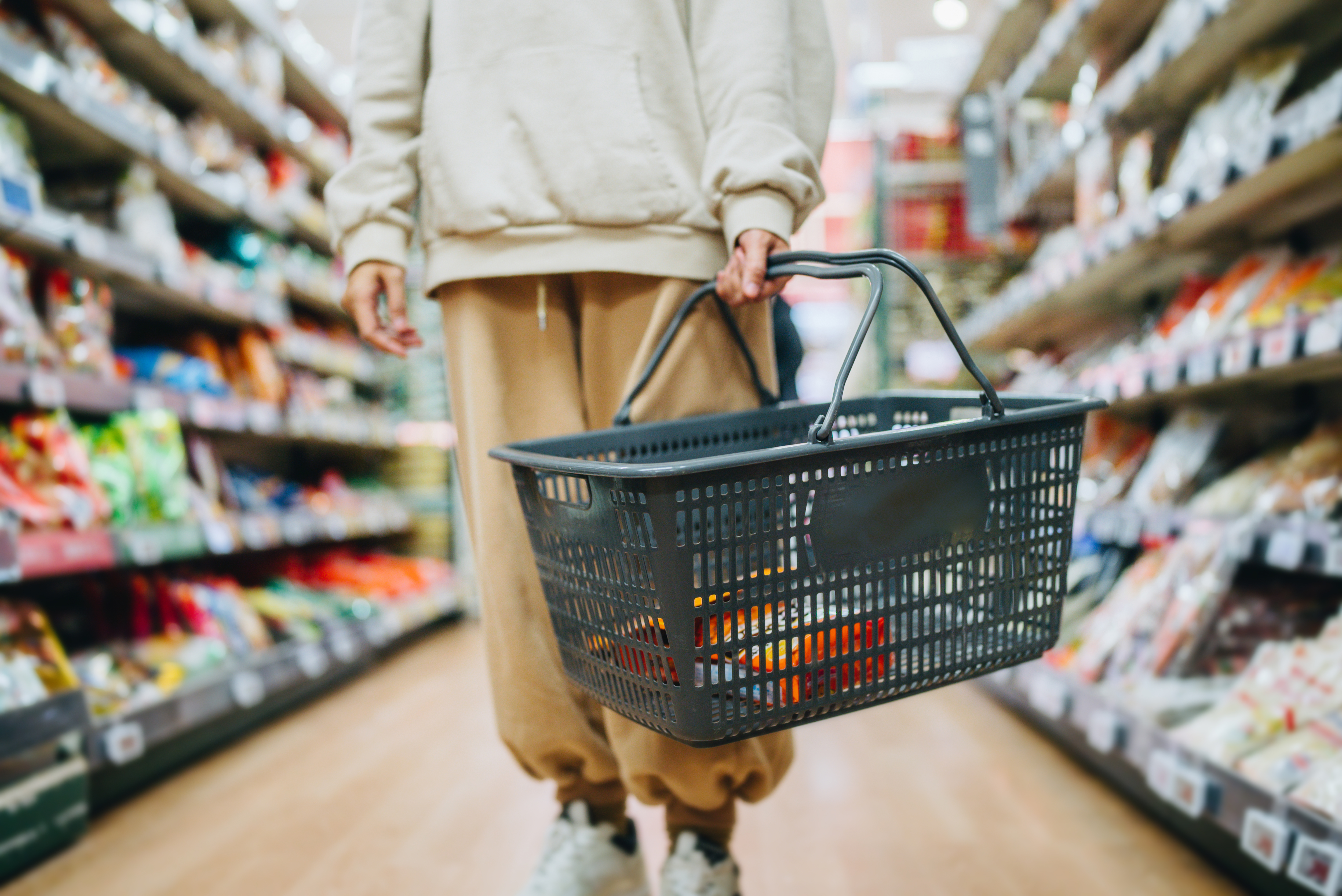 Ce program au magazinele în minivacanța de 1 Mai 2026. Până la ce oră rămân deschise supermarketurile de Ziua Muncii