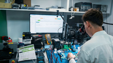 de_ce_unele_reparaii_de_telefoane_in_ani_de_zile_iar_altele_se_stric_n_cteva_luni