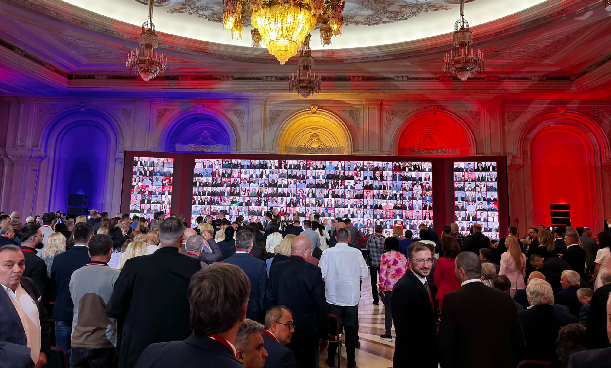 A început ședința PSD, 5.000 de membri votează dacă îi retrag sprijinul lui Bolojan. Grindeanu: „E timpul să tragem linie”