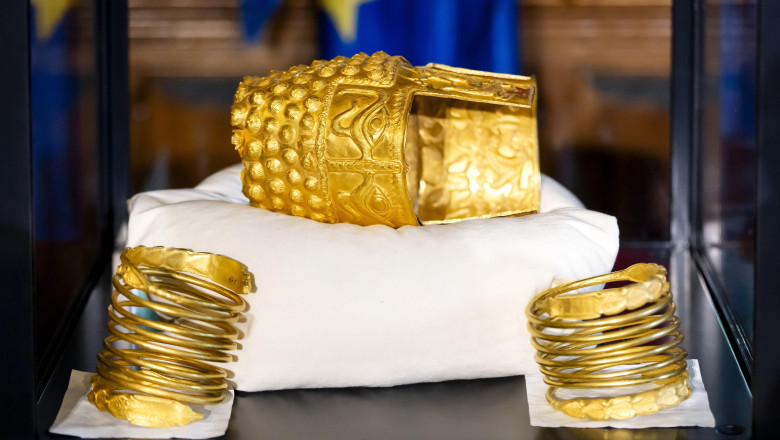 Coiful de la Coţofeneşti şi cele două brăţări de aur, recuperate după furt, vor expuse publicului la MNIR după aducerea în țară