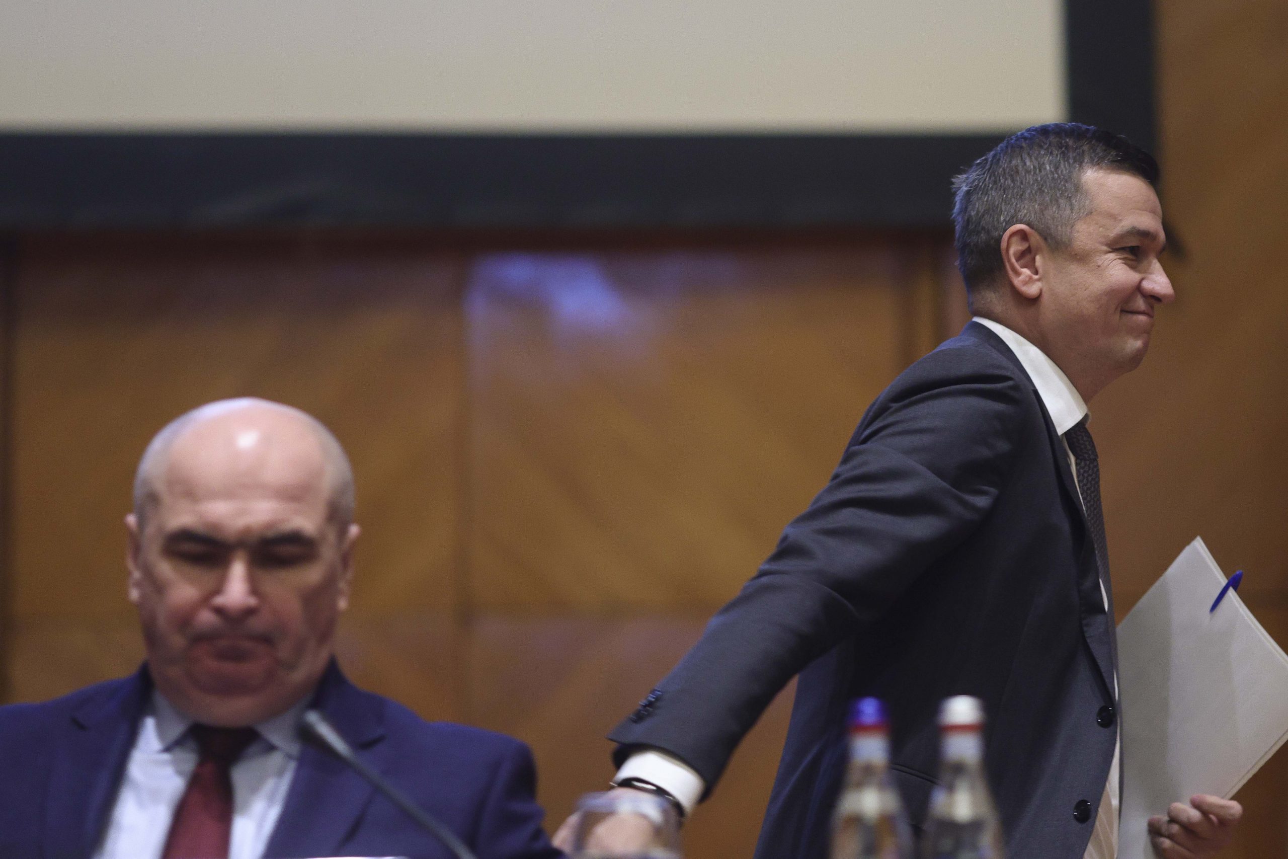 „România se afundă din nou în turbulenţe politice”. Ce scrie Politico despre decizia PSD de retragere a sprijinului pentru Ilie Bolojan