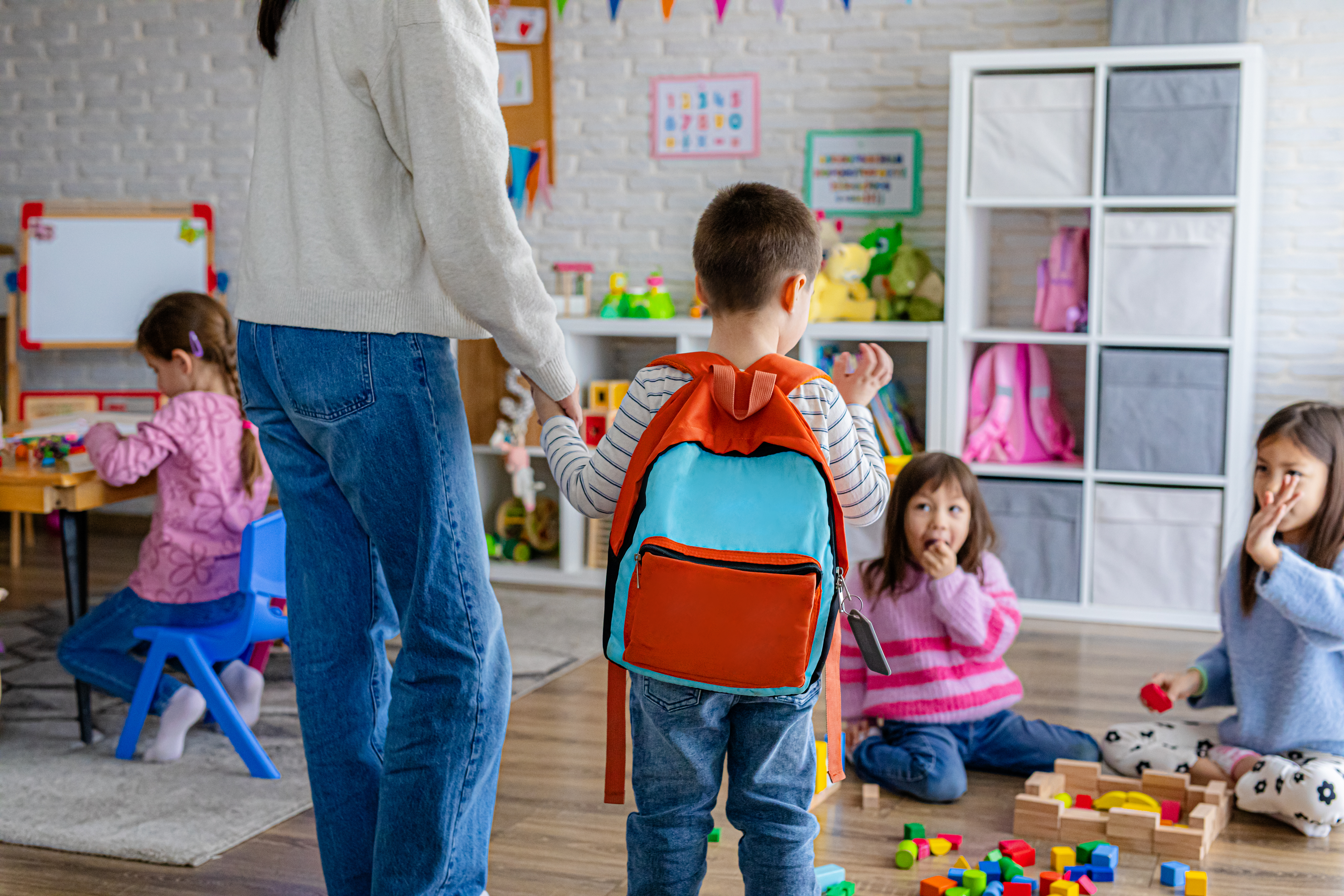 Calendarul înscrierilor la grădiniță și creșă pentru anul școlar 2026-2027, aprobat de Ministerul Educației. Când începe prima etapă