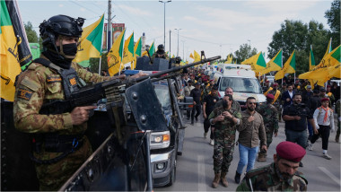 militanți șiiți de la Kataib Hezbollah in Irak