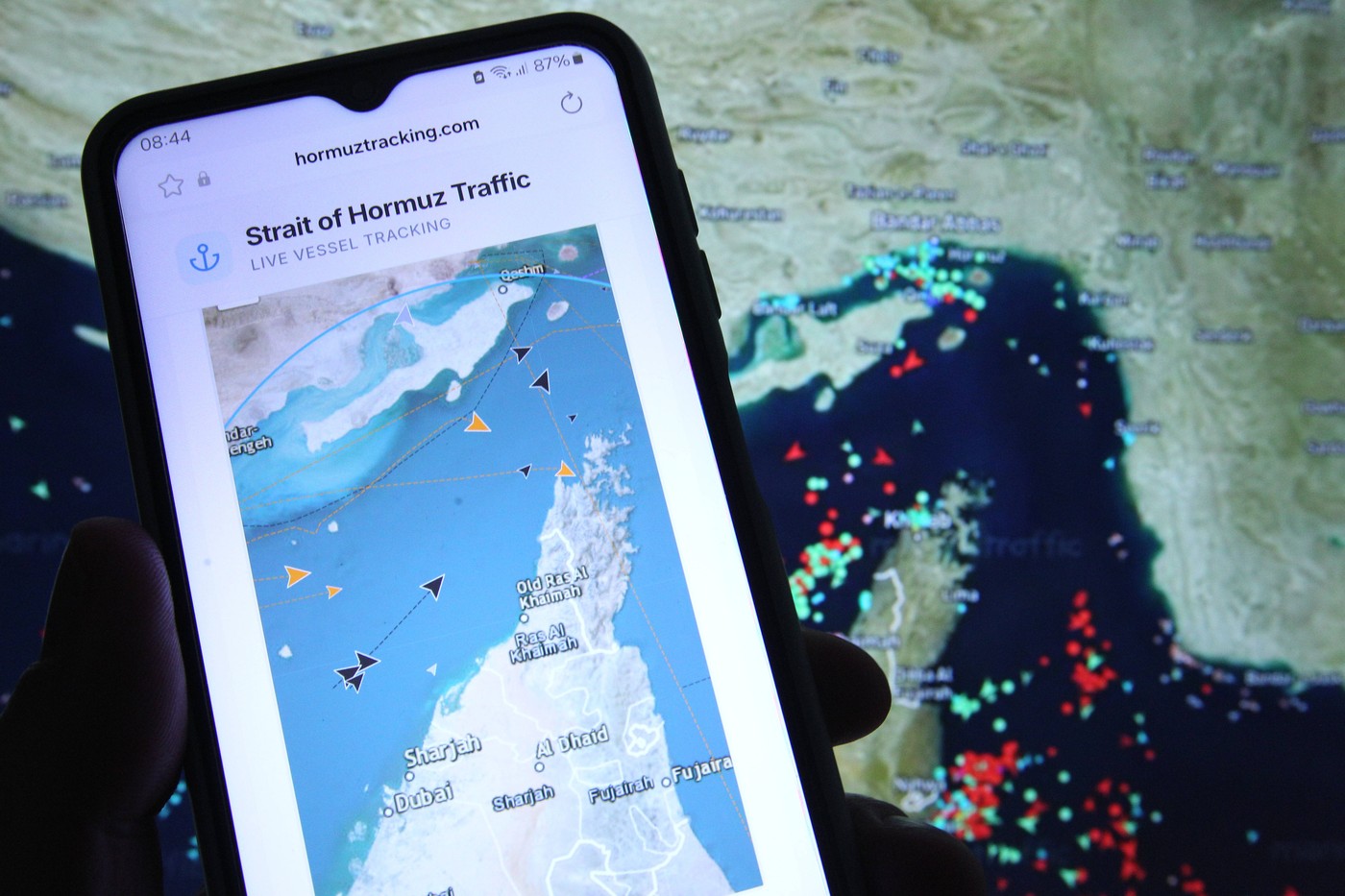 Război în Orientul Mijlociu, ziua 54. Navă container sub focuri de armă iraniene în largul coastelor Omanului. Atac israelian în Liban