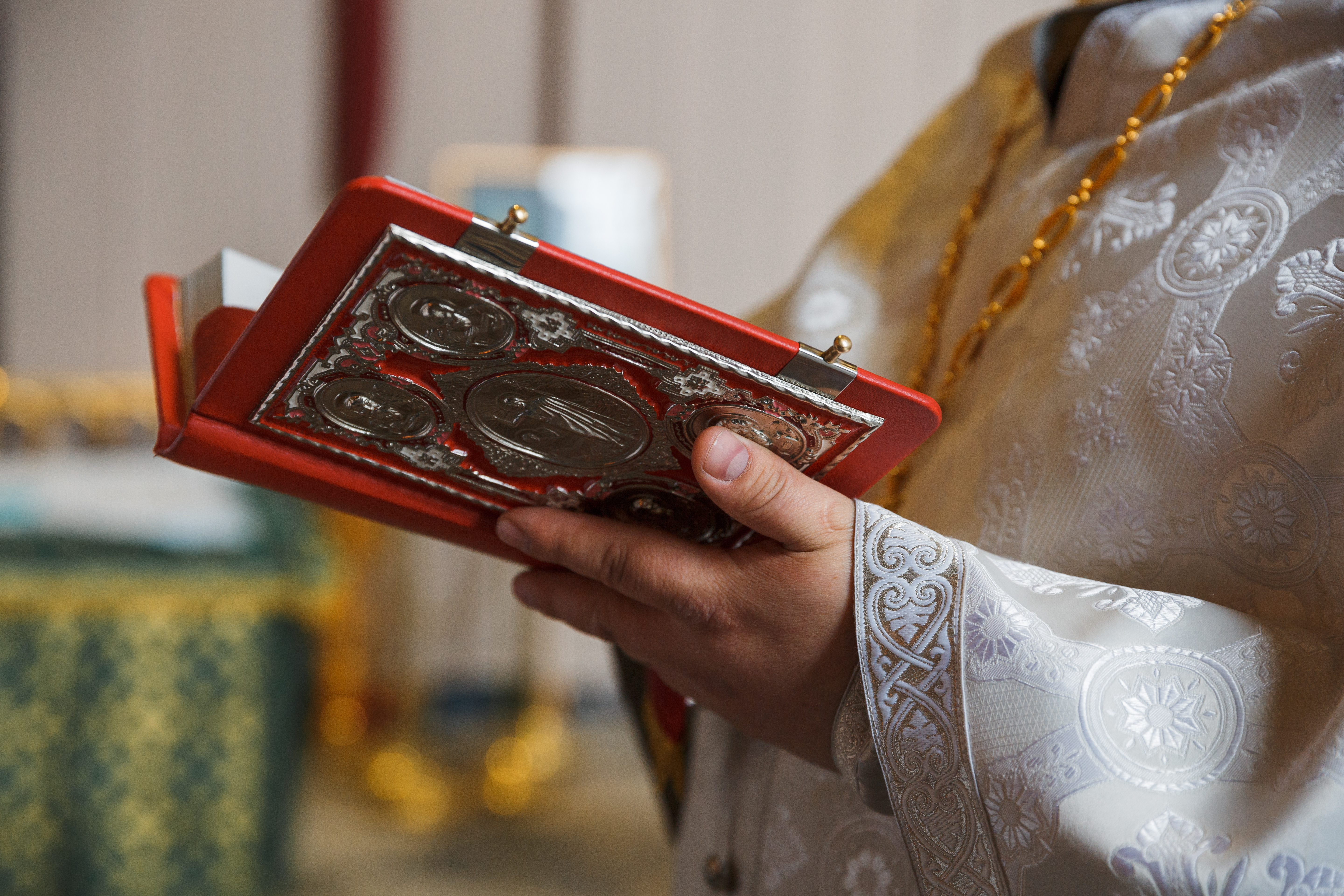 Sfântul Gheorghe 2026: Cele mai respectate tradiții și obiceiuri. Preotul explică de ce se folosesc frunze de salcie pe 23 aprilie