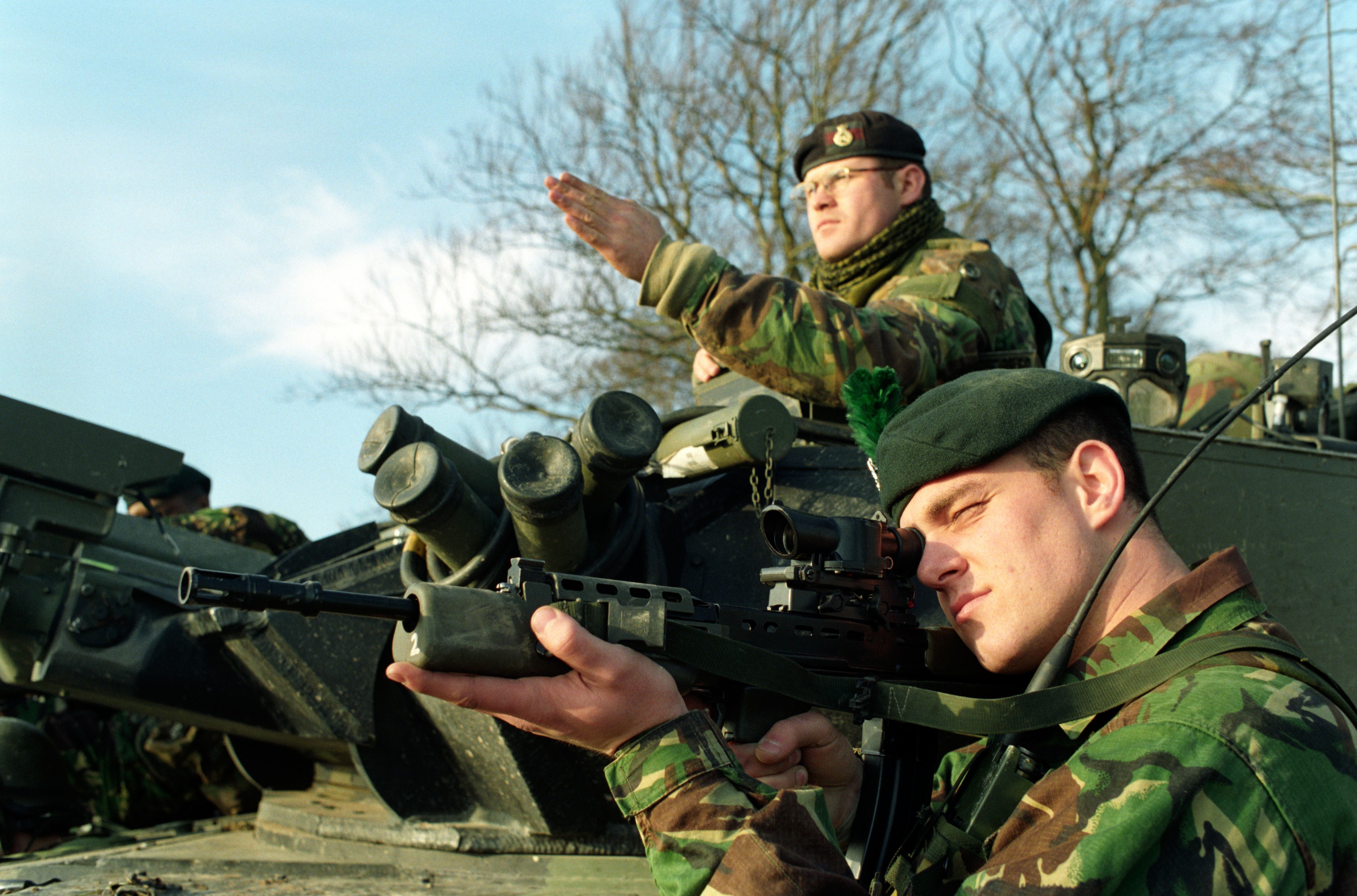 Țara din Europa în care 50% dintre tineri spun că nu ar lupta pentru a o apăra: De ce să lupți pentru o țară care nu luptă pentru tine?