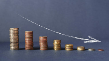 Downward moving arrow chart graph of a declining business