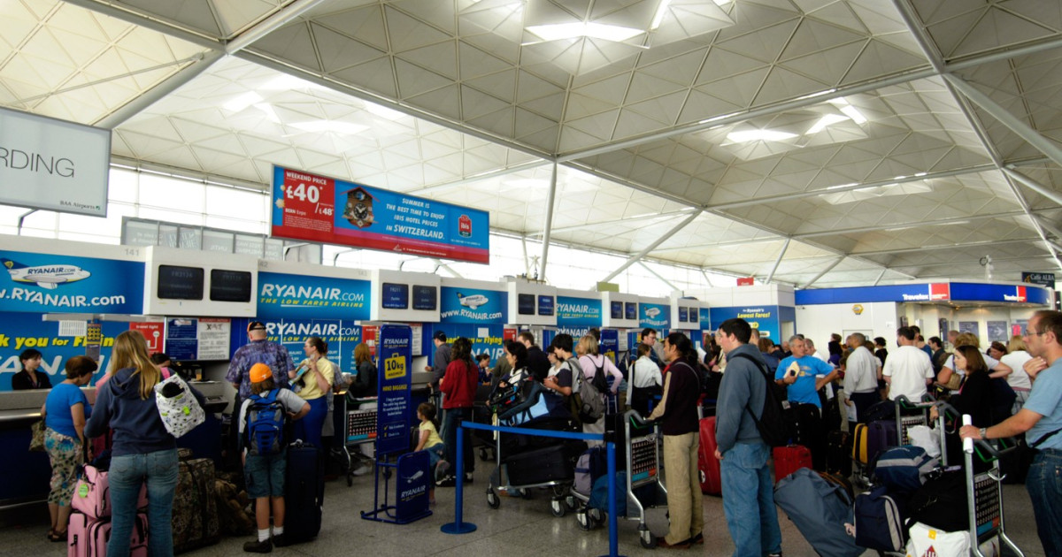 Ryanair închide ghișeele de check-in mai devreme