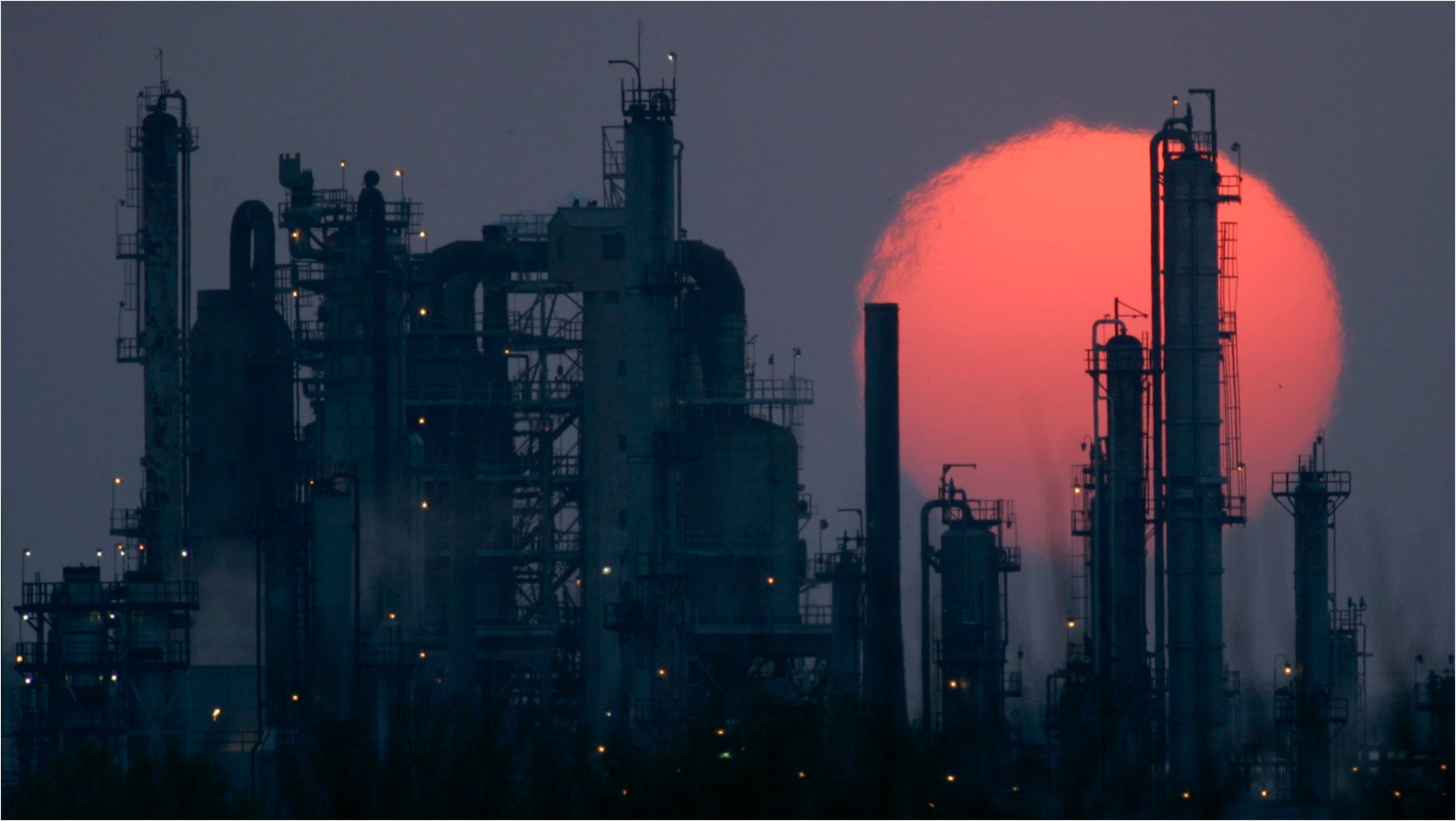 Piețele energetice globale sunt la un pas de dezastru. Care sunt cei trei factori care împing lumea înspre marginea prăpastiei