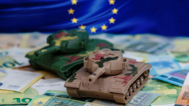 The EU, Money and the Army. Miniature tanks on euro banknotes in the context of the European defence budget and political decisions
