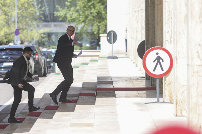 INSTANT_GUV_DEMISIE_PSD_06_INQUAM_Photos_Octav_Ganea