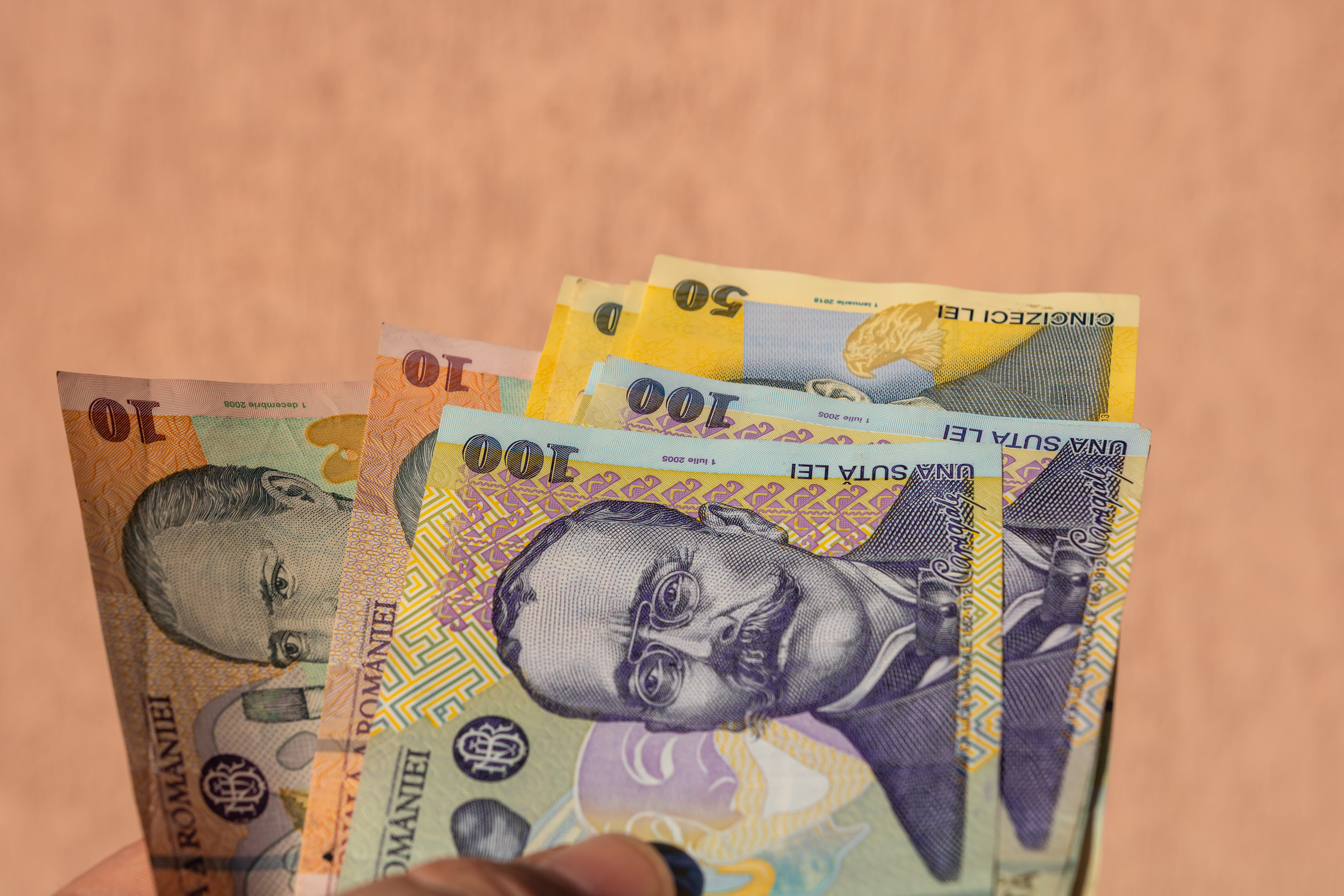 Bani în plus pentru pensionari în mai 2026: Calendarul plăților. Cine beneficiază și de când nu se mai aplică CASS peste 3.000 lei