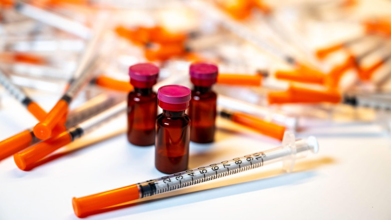 Peptide vials with syringes.