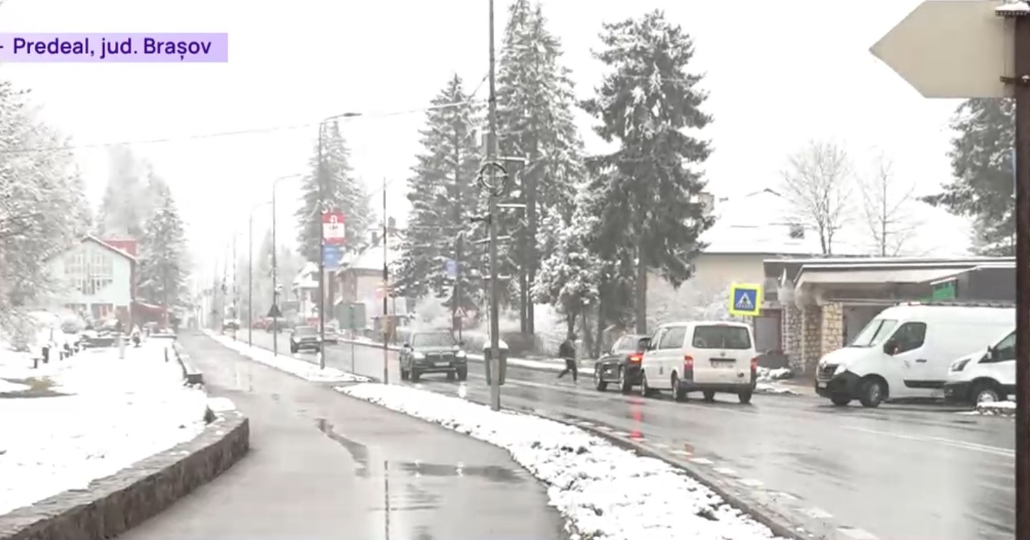 Ninsori pe mai multe șosele din România. Drumarii au scos utilajele de deszăpezire pe traseu