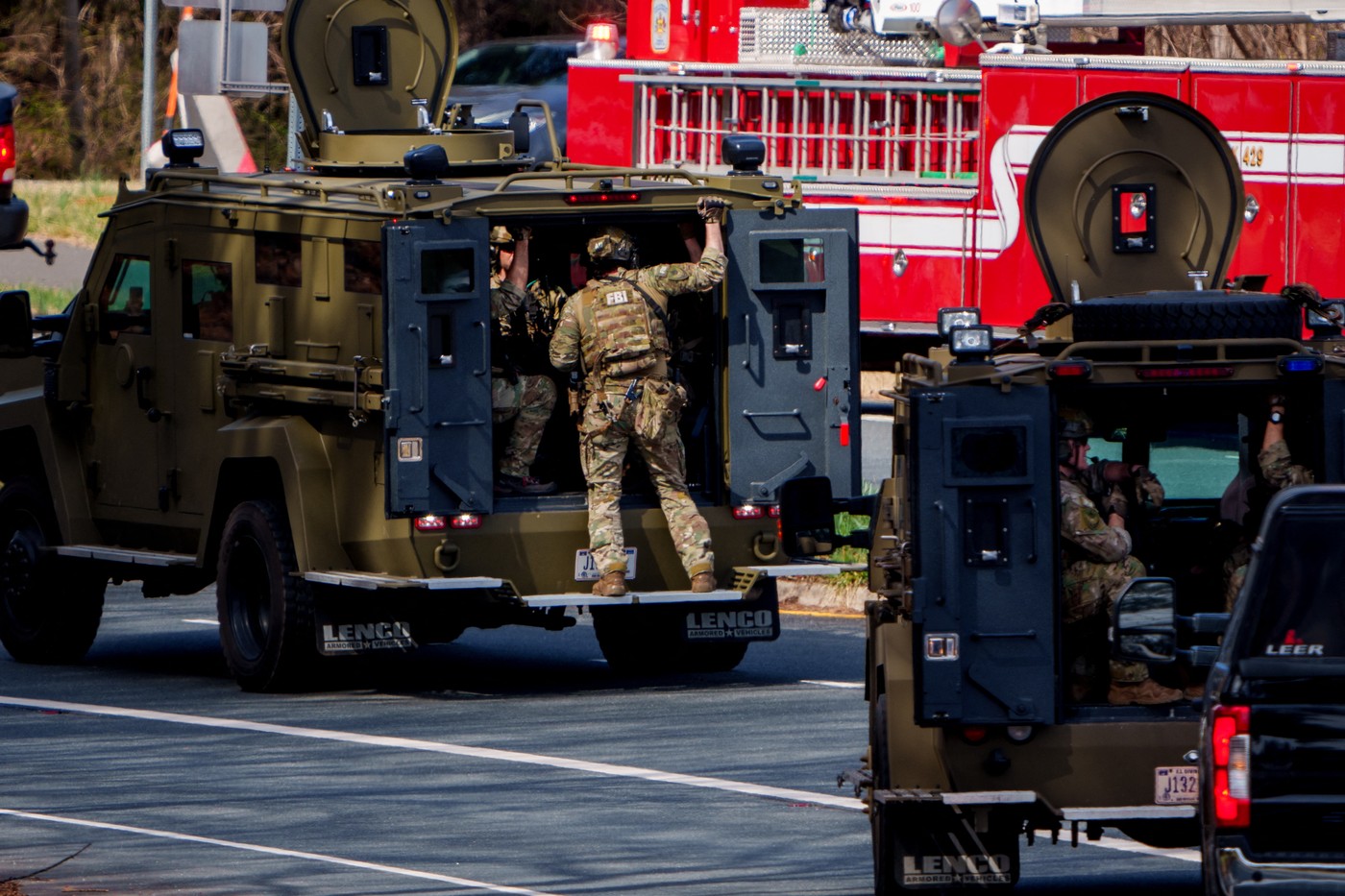 Român condamnat în SUA pentru că a trimis „mascații” acasă la zeci de politicieni, oficiali și jurnaliști, cu amenințări false