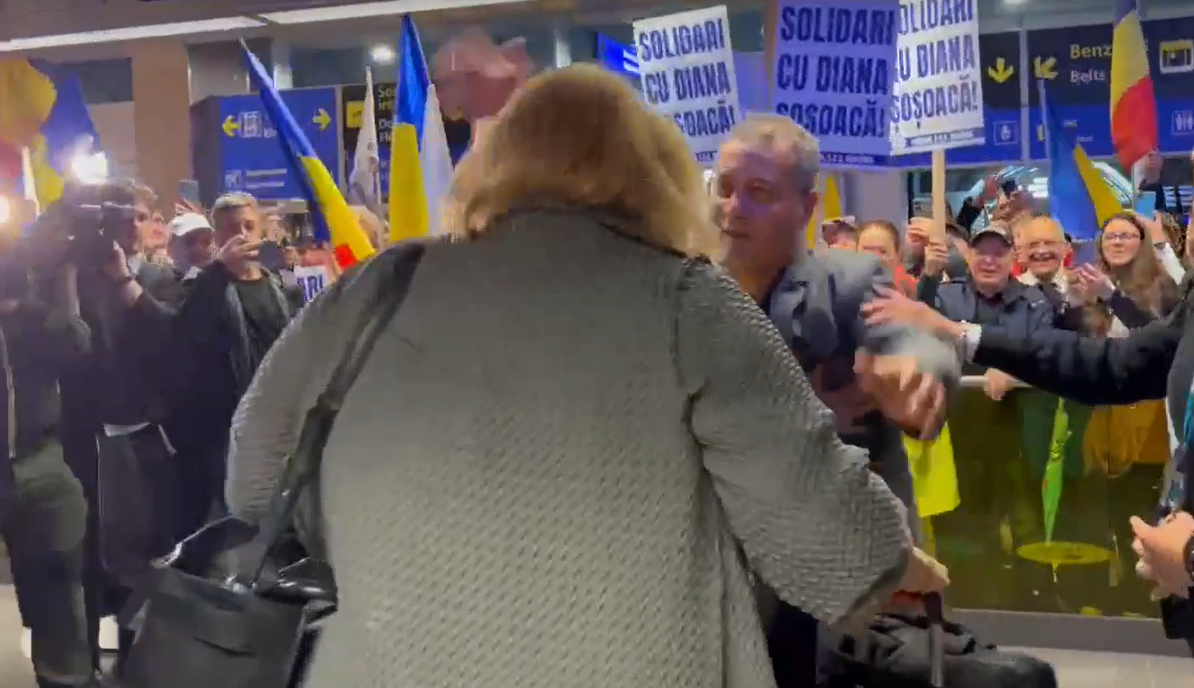 Haos pe Aeroportul Otopeni la revenirea Diana Șoșoacă în țară, după ce Parlamentul European i-a ridicat imunitatea