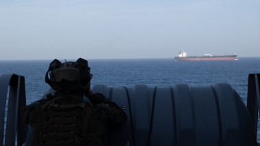 Iranul susține că a lovit o navă de război americană în Strâmtoarea Ormuz; Pentagonul neagă — image 6