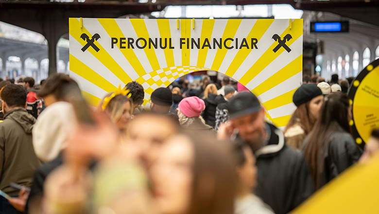 Mii de români au primit sfaturi financiare la Peronul Financiar, înainte de plecarea în mini-vacanța de 1 Mai