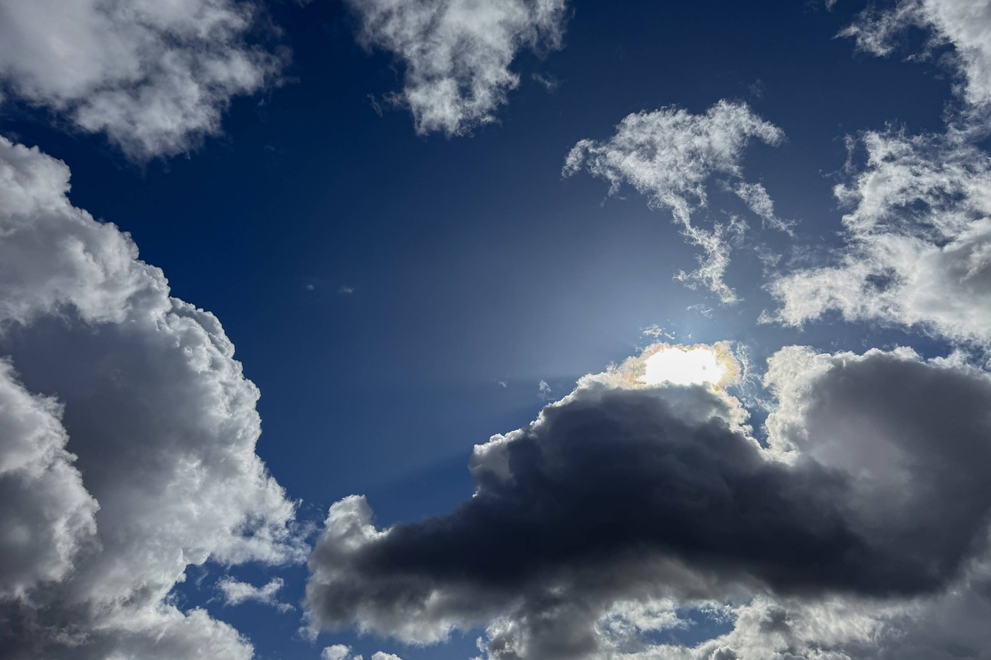 Vremea se încălzește la temperaturi de vară, dar urmează o nouă răcire bruscă și ploi. Prognoza pe două săptămâni, în fiecare regiune