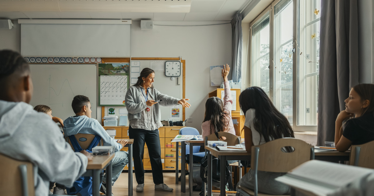 Gradația de merit 2026: În ce condiții profesorii pot primi o majorare de 25% a salariului din septembrie