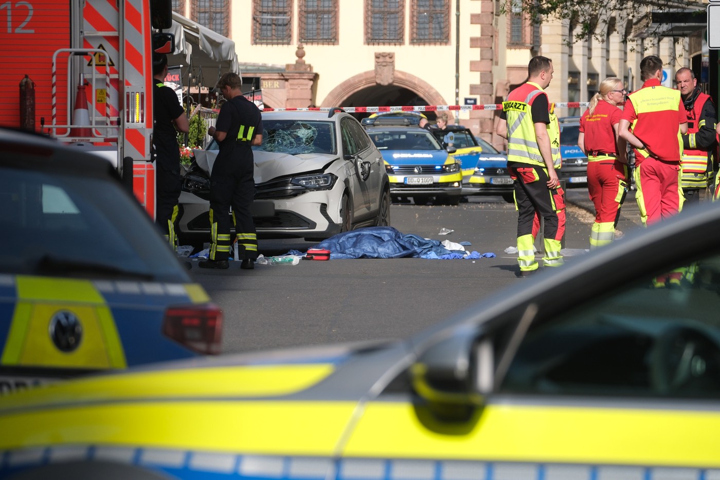 O mașină a intrat într-un grup de persoane în orașul german Leipzig. doi morți și mai mulți răniți