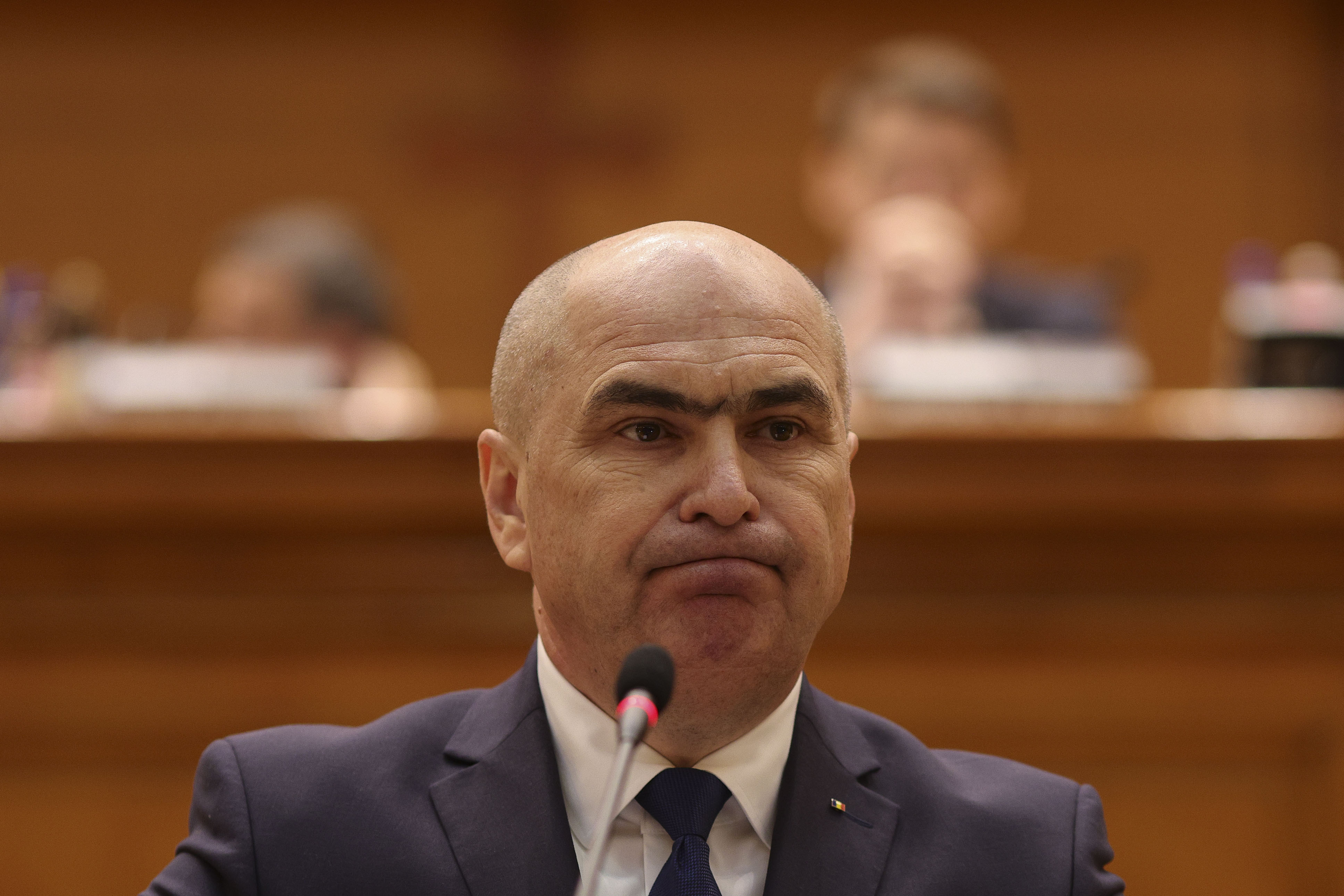 Premierul Bolojan, atac la PSD: Oameni care locuiesc în penthouse-uri din offshore-uri să vină să explice cum plâng pe umărul românilor