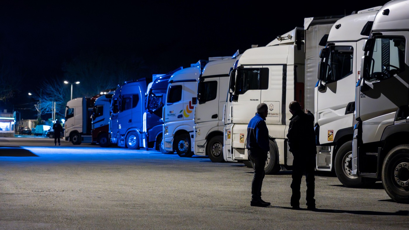 Români acuzați că au jefuit un TIR într-o parcare din Franța: Percheziții DIICOT în Cluj și Maramureș. Cum acționa gruparea