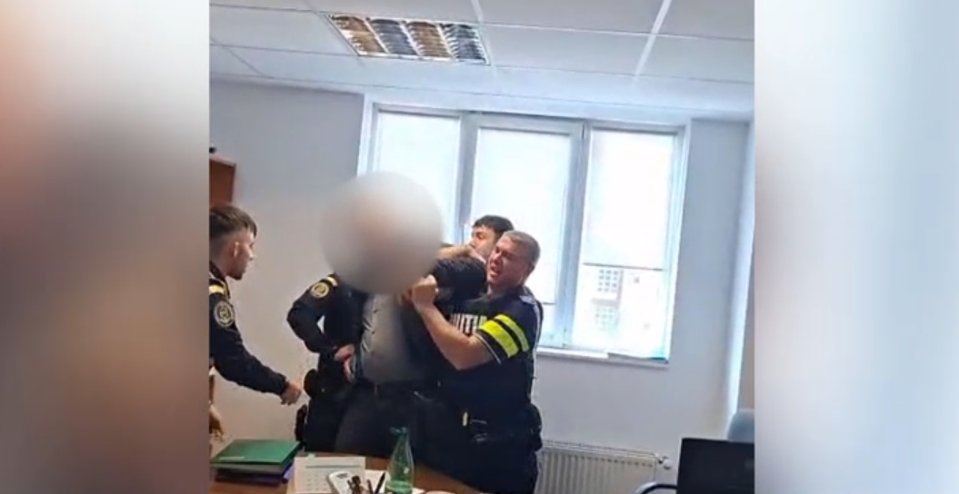 Scandal între actualul și fostul director al Gărzii Forestiere din București. Poliția i-a pus cătușe fostului șef al instituției