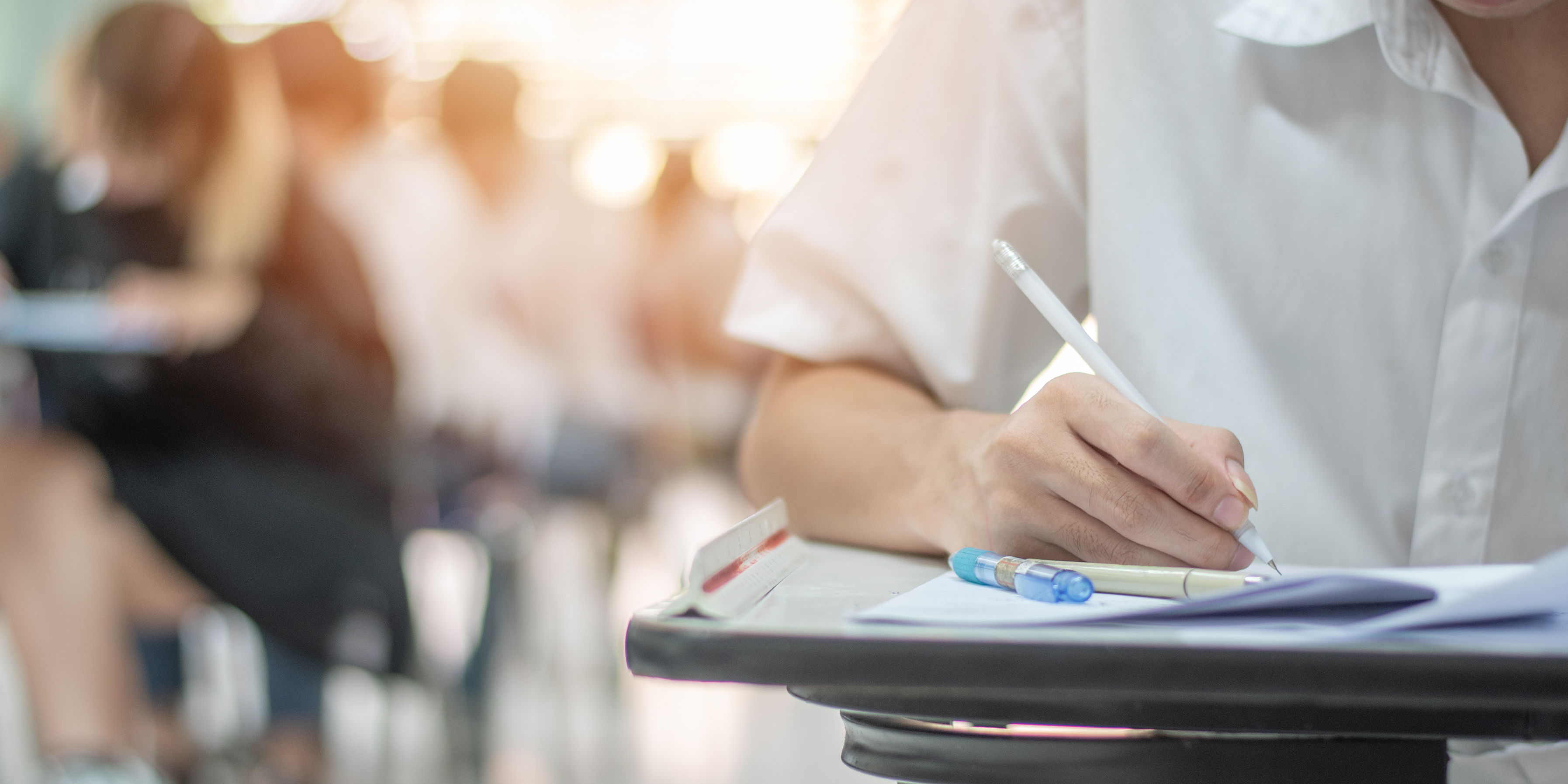 Ce elevi se pot înscrie la sesiunea specială de Bacalaureat 2026. Examenele încep din 18 mai