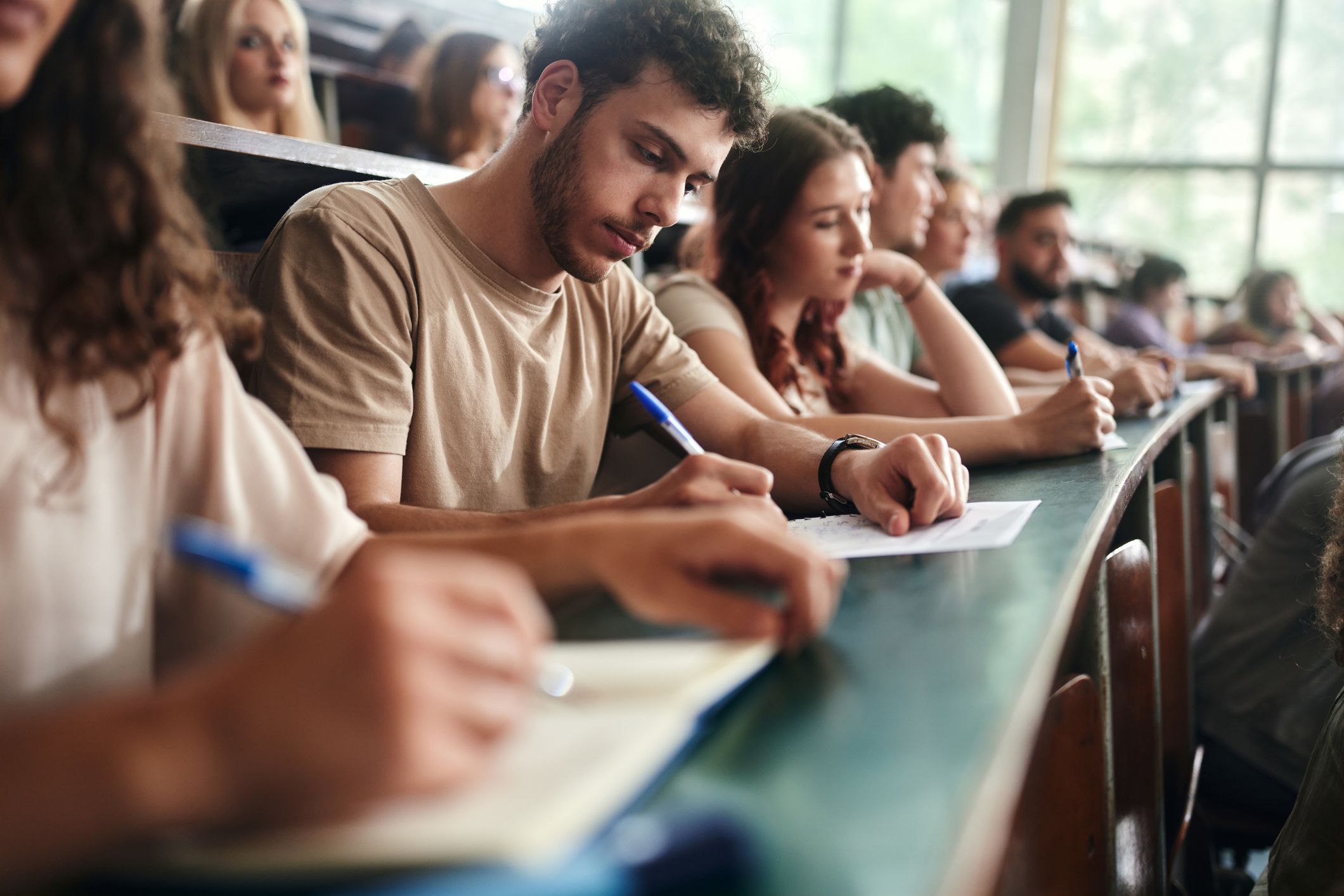 Practică încă din băncile facultății. Cum încearcă marile universități din țară să-și pregătească studenții pentru piața muncii