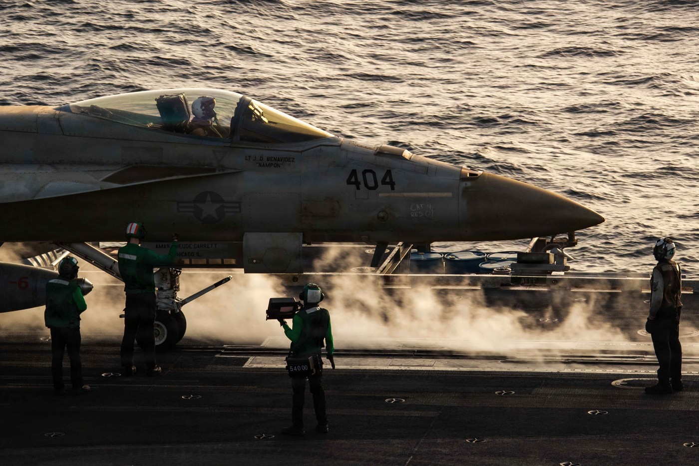 SUA au deschis focul și au neutralizat un petrolier iranian în Golful Oman cu un avion lansat de pe USS Abraham Lincoln