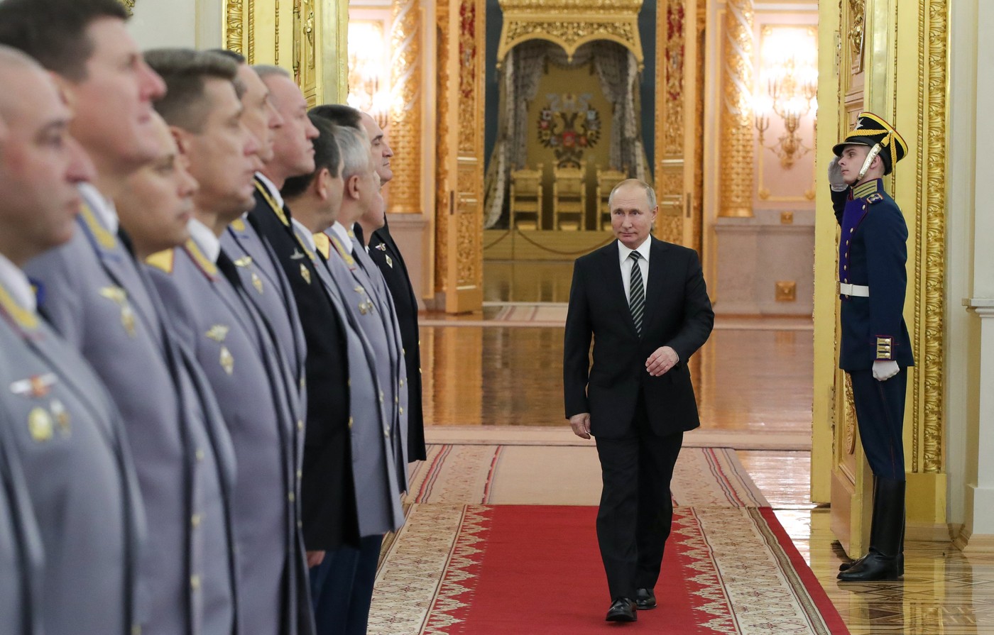 „Putin a ipotecat în mare măsură viitorul Rusiei”. Cum a transformat frica elitele de la Kremlin în „lachei”