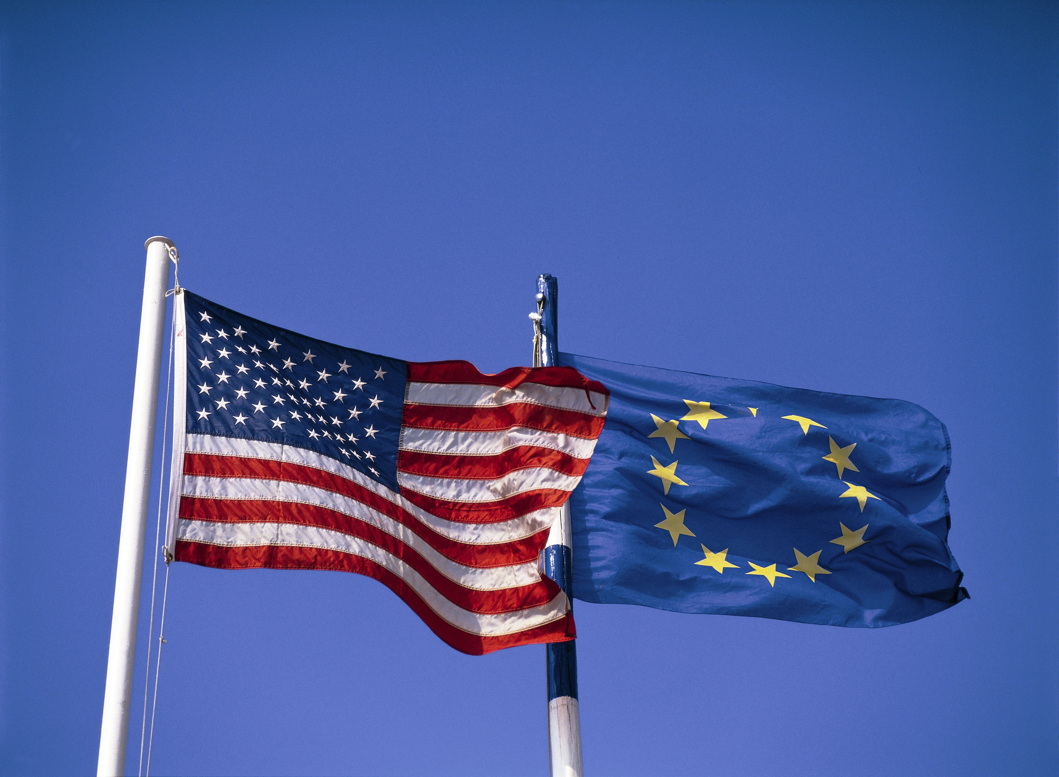 Europenii vor „să meargă pe propriul drum”. Majoritatea cetățenilor din UE nu au încredere în SUA. Care e cea mai sceptică țară
