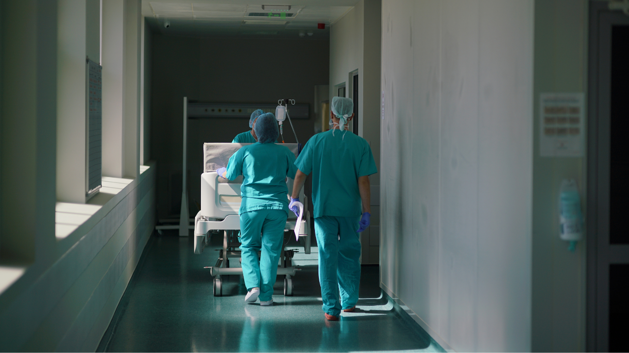 Când teama lasă loc încrederii: povestea unei paciente cu fibrom uterin mare și rolul esențial al unei abordări umane