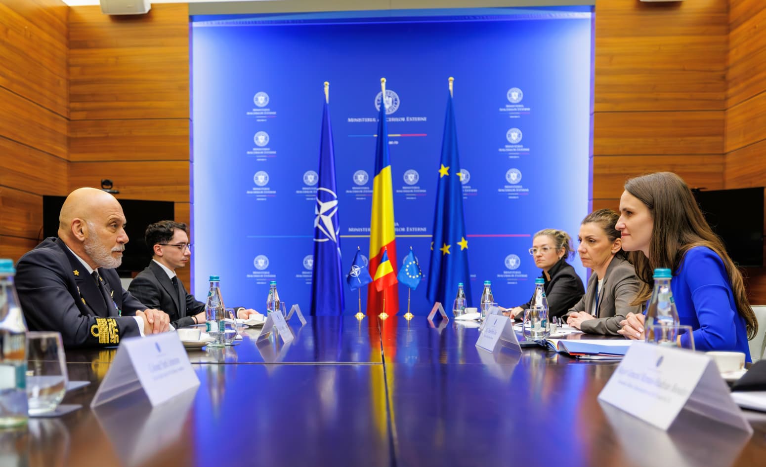 Oana Ţoiu şi şeful Comitetului Militar al NATO au discutat despre incidentele cu drone și securitatea Flancului Estic