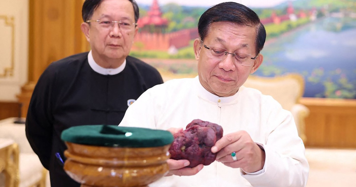 Rubin uriaș găsit în Myanmar, 11.000 de carate